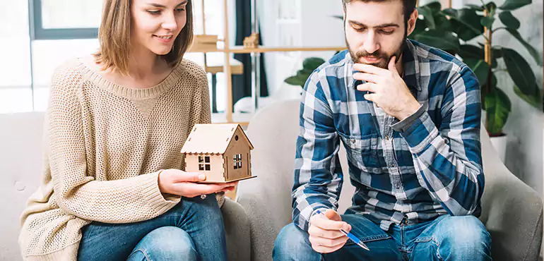 Why Homeowners Trust Oelwein Home Buyers to Sell House With Liens in Oelwein