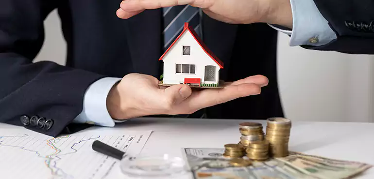 Who Do We Buy Houses From in Le Mars, IA?